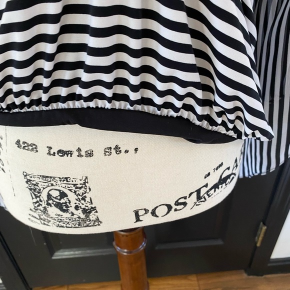 Black and White Strip Top - Size PM - Picture 4 of 7